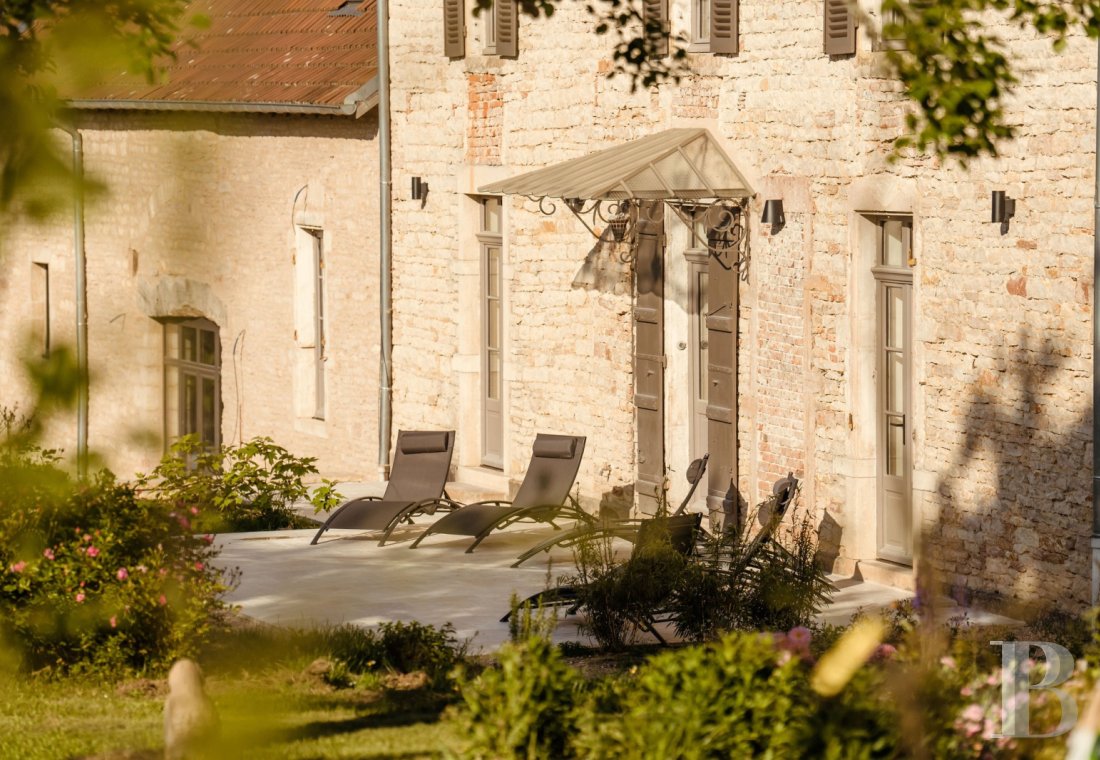 En Saône-et-Loire, dans le village de Lancharre, deux maisons du 17e siècle dans un domaine dédié à la villégiature - photo  n°26